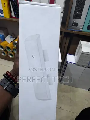 Ubiquiti Nanostation M5 MIMO Wireless Bridge/Base Station