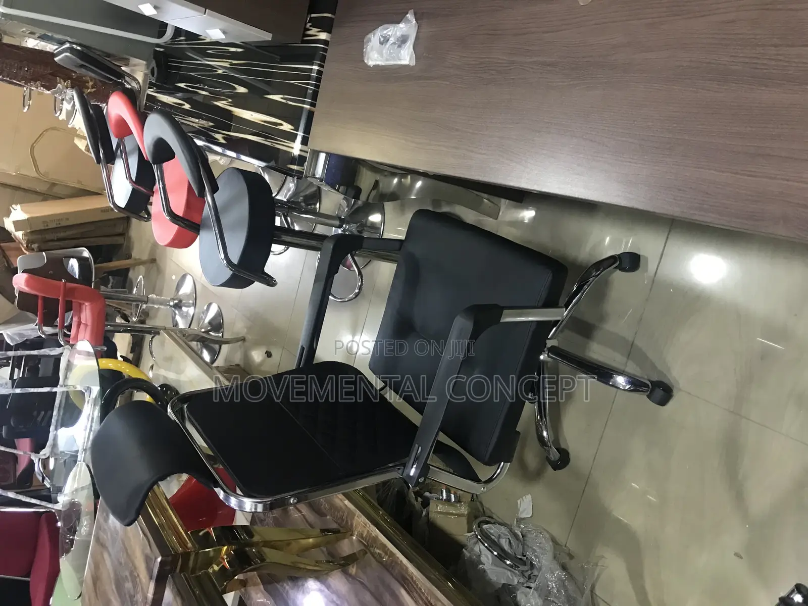 Executive Office Swivel Chair With Headrest