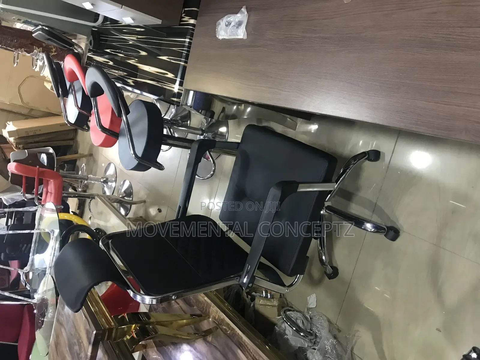 Executive Office Swivel Chair With Headrest
