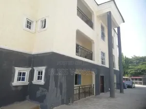 3bdrm Block of Flats in Utako for rent
