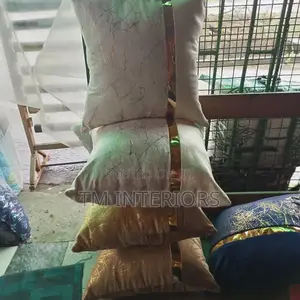 Exclusive Classic Decorative Throw Pillows