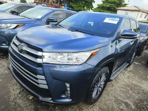 Toyota Highlander XLE 4x4 V6 (3.5L 6cyl 8A) 2018 Blue