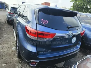 Toyota Highlander XLE 4x4 V6 (3.5L 6cyl 8A) 2018 Blue