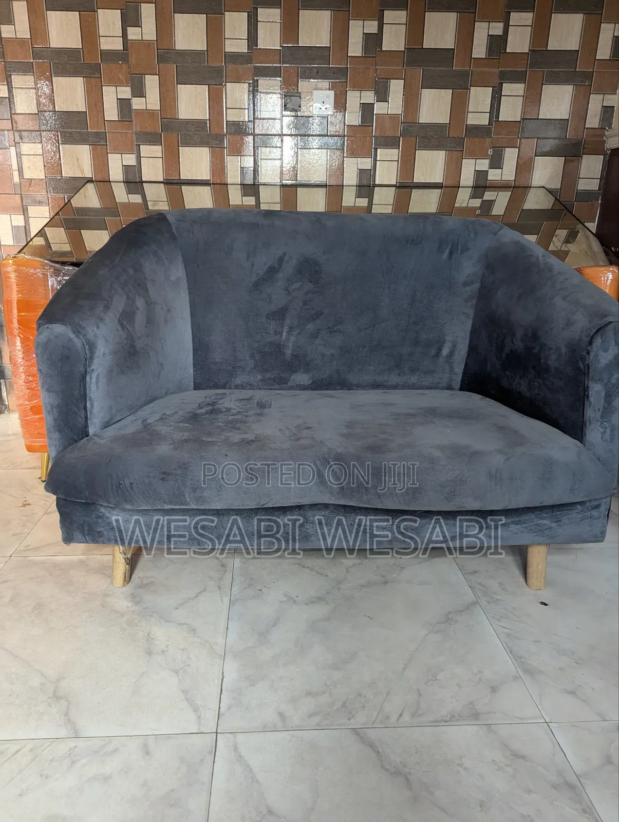 High Qualit 2 Seater Sofa