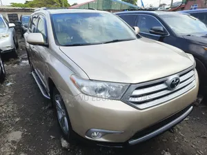 Toyota Highlander Limited 3.5l 4WD 2013 Gold