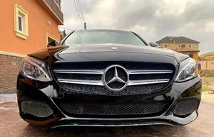 Mercedes-Benz C300 Luxury 4dr AWD 4Matic Sedan (2.0L 4cyl 7A) 2015