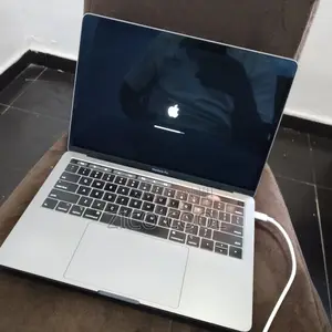 Laptop Apple MacBook Pro 2020 16GB Intel Core i7 SSD 512GB