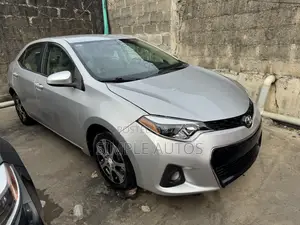 Photo - Toyota Corolla 2015 Silver