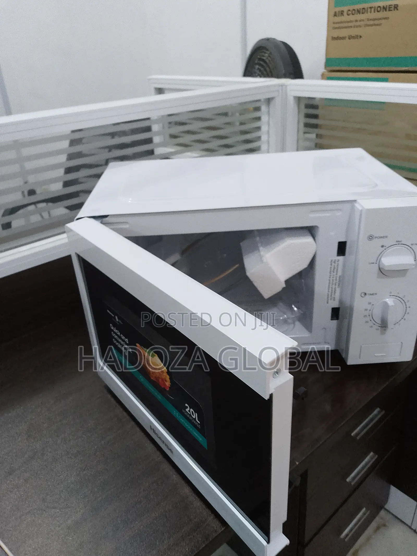 Space-Saving Hisense 20liters Microwave