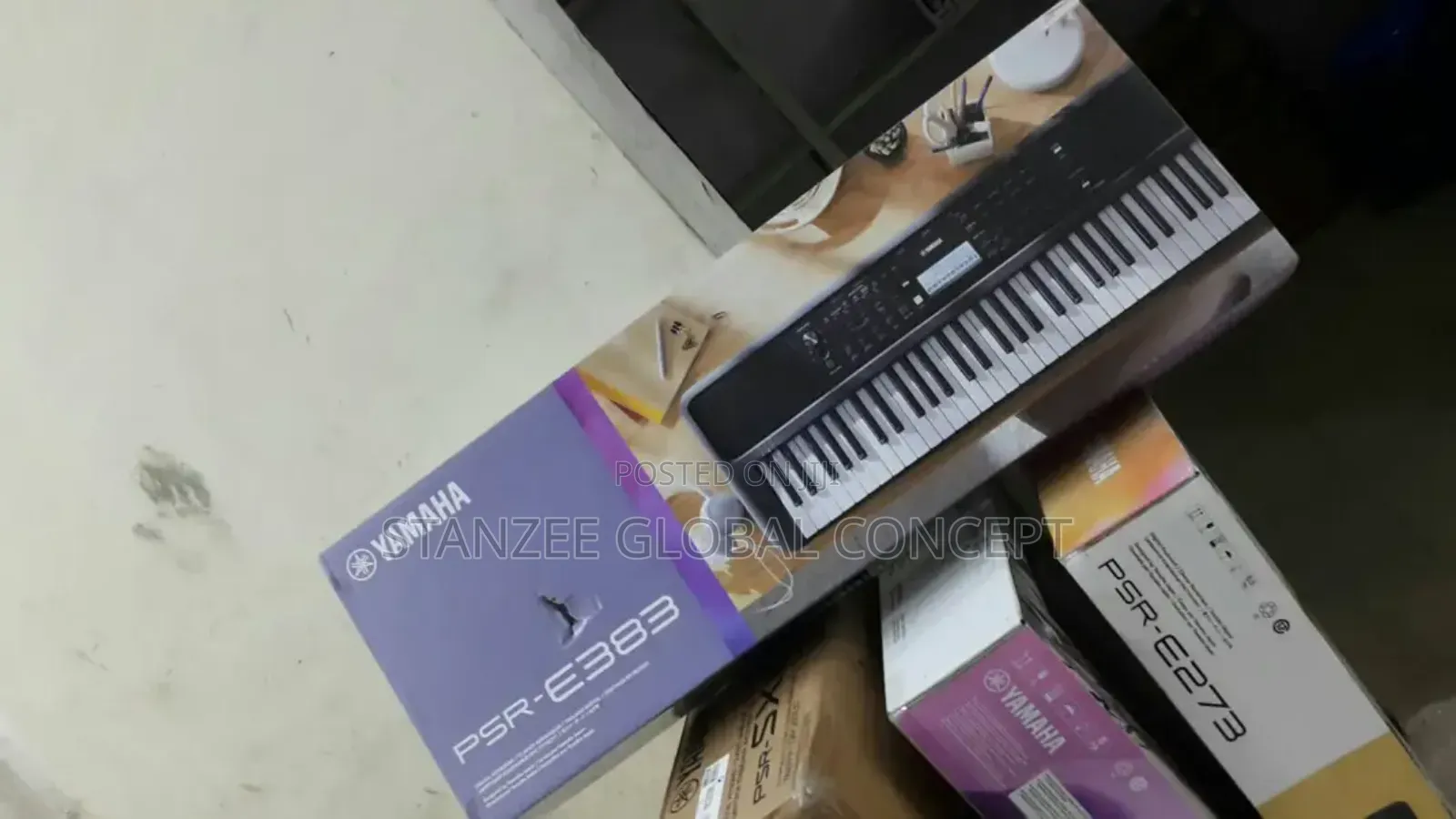 Yamaha PSR E383 Keyboard With Original Adapter