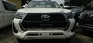 New Toyota Hilux 2023 White
