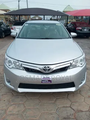 Toyota Camry LE 4dr Sedan (2.5L 4cyl 6A) 2014 Silver