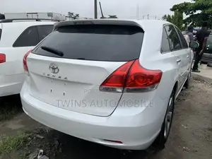 Toyota Venza V6 AWD 2011 White