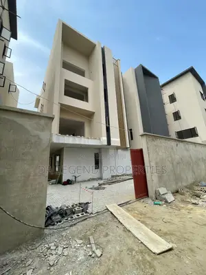 5bdrm Duplex in Lekki for sale
