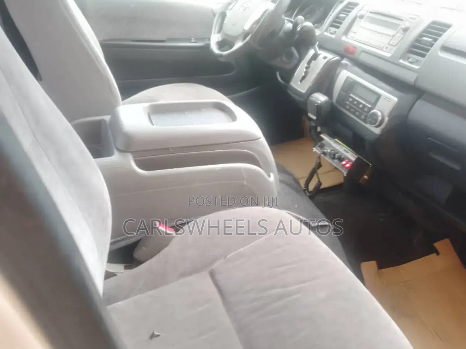 Toyota HiAce 2017 White