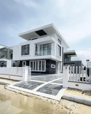 5bdrm Duplex in Chevron for sale