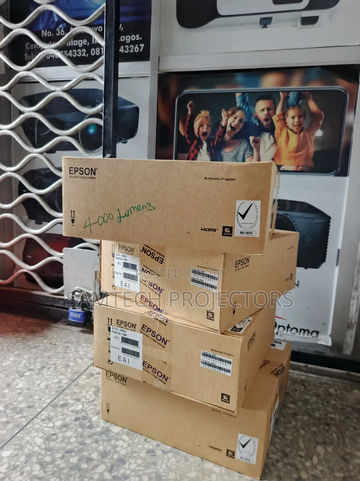 Widescreen Classroom Projector With Enhanced Connectivity