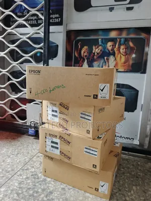 Widescreen Classroom Projector With Enhanced Connectivity
