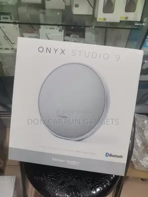 Onyx Studio 9 (Black)