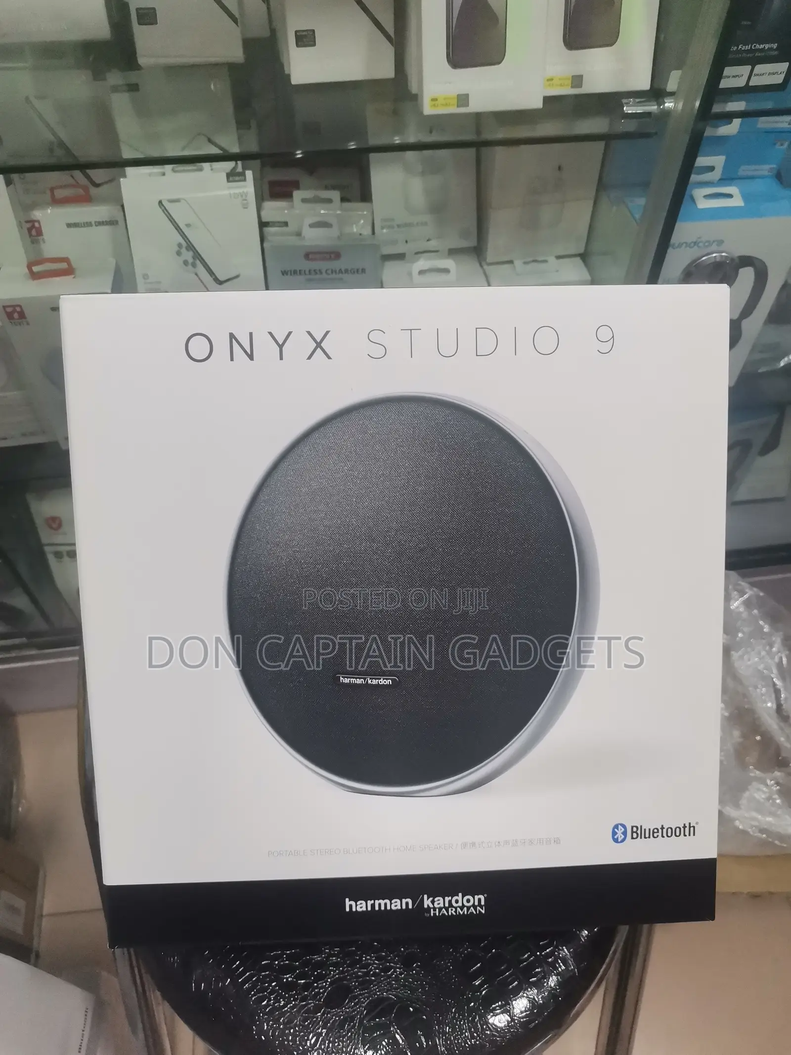 Onyx Studio 9 (Black)