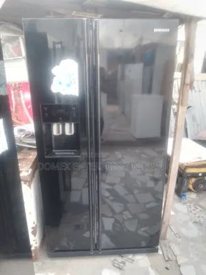 Samsung Side by Side Fridge and Freezer With Dispenser