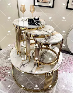 Top Quality Center Table With Side Stools