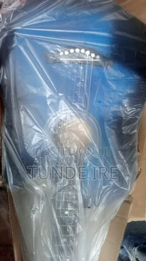 Acoustic Guitar With Bag And Strap Size 38