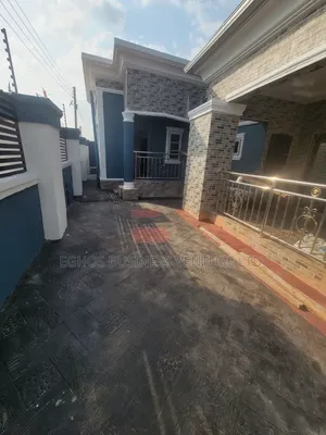 1bdrm Block of Flats in Agbor Road Bypass, Benin City for rent