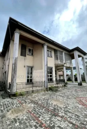 7bdrm Duplex in Off Stadium Road , for sale