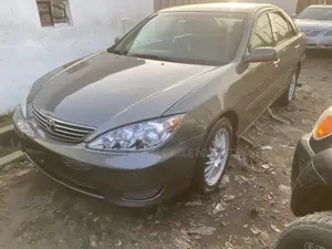 Toyota Camry LE 4dr Sedan (2.4L 4cyl 5A) 2005 Gray