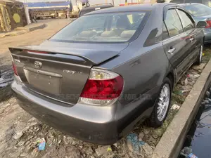 Toyota Camry LE 4dr Sedan (2.4L 4cyl 5A) 2005 Gray