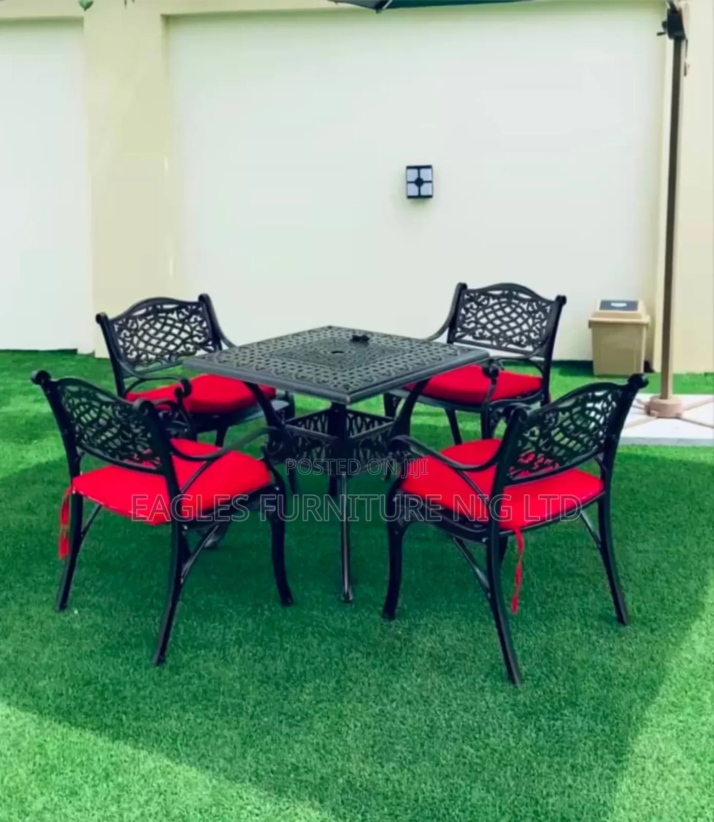 Quality Outdoor Table With 4 Chairs