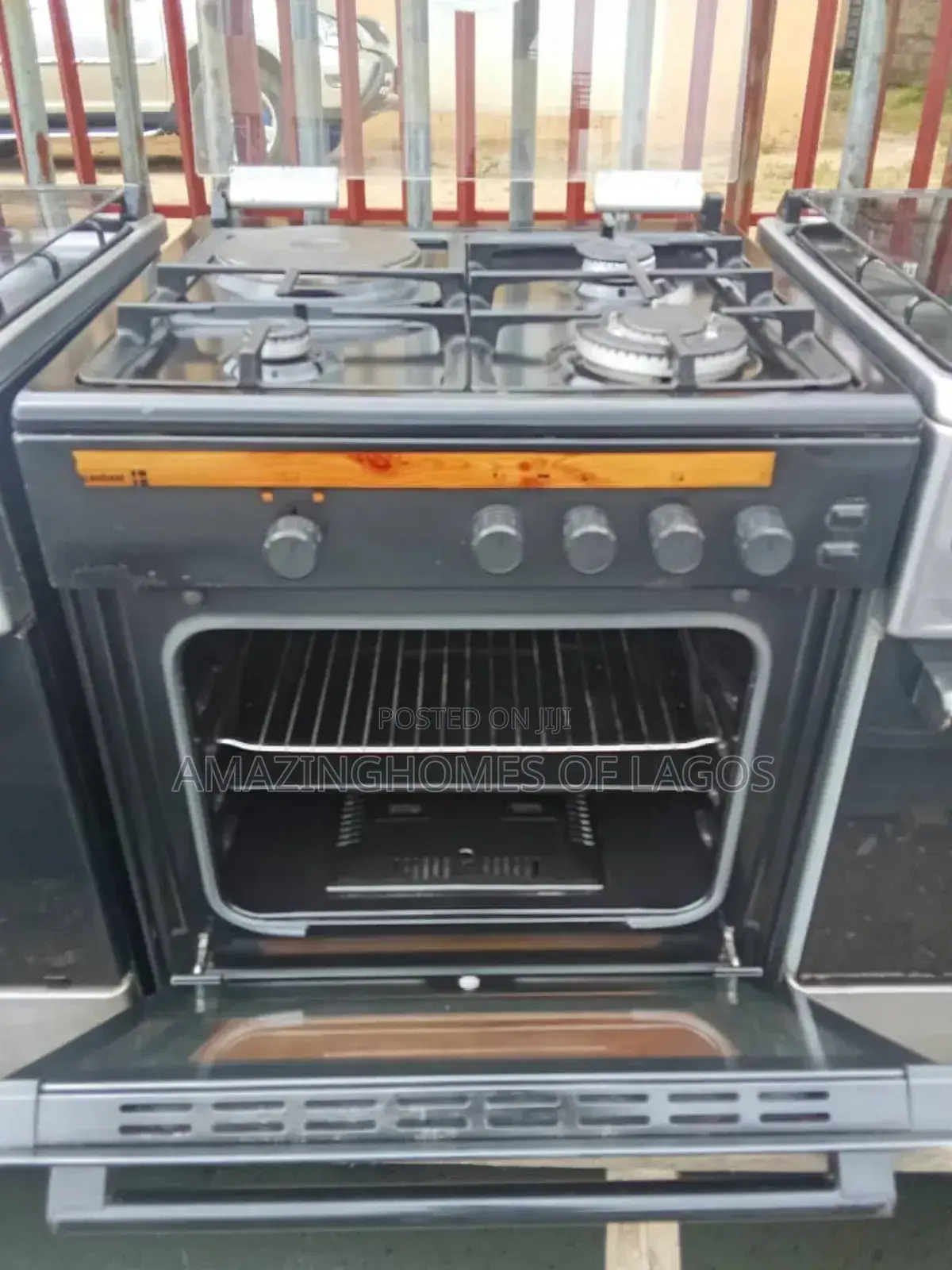 60by60 Cm Stranded German Gas Cooker