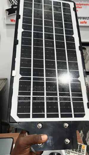 450 Watts Solar Street Light With 4g PTZ Smart Camera
