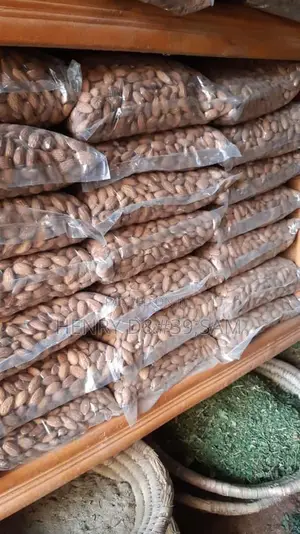 Almonds Nuts 650g,1kg and 10kg