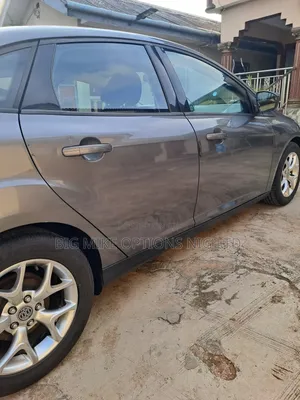 Ford Focus S Sedan FWD (2.0L 4cyl 5M) 2012 Gray