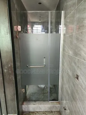 Hinged Cubicle Glass {Frameless}