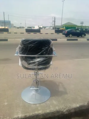 Strong Barber Chair That Can Adjusted
