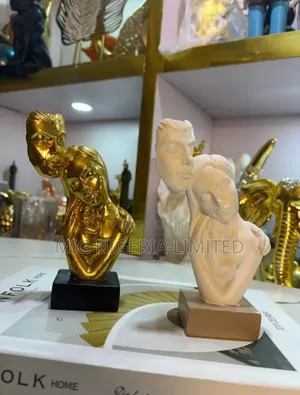 Figurine Statue Shelves Table Decorations