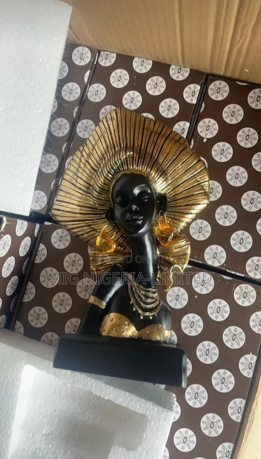Figurine Statue Shelves Table Decorations