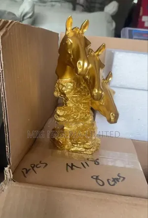 Figurine Statue Shelves Table Decorations