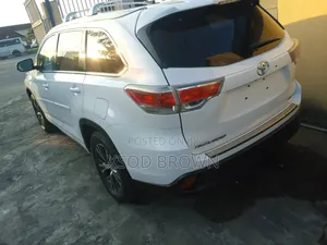 Toyota Highlander XLE V6 4x2 (3.5L 6cyl 6A) 2016 White