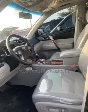 Toyota Highlander Limited 3.5l 4WD 2013 Black