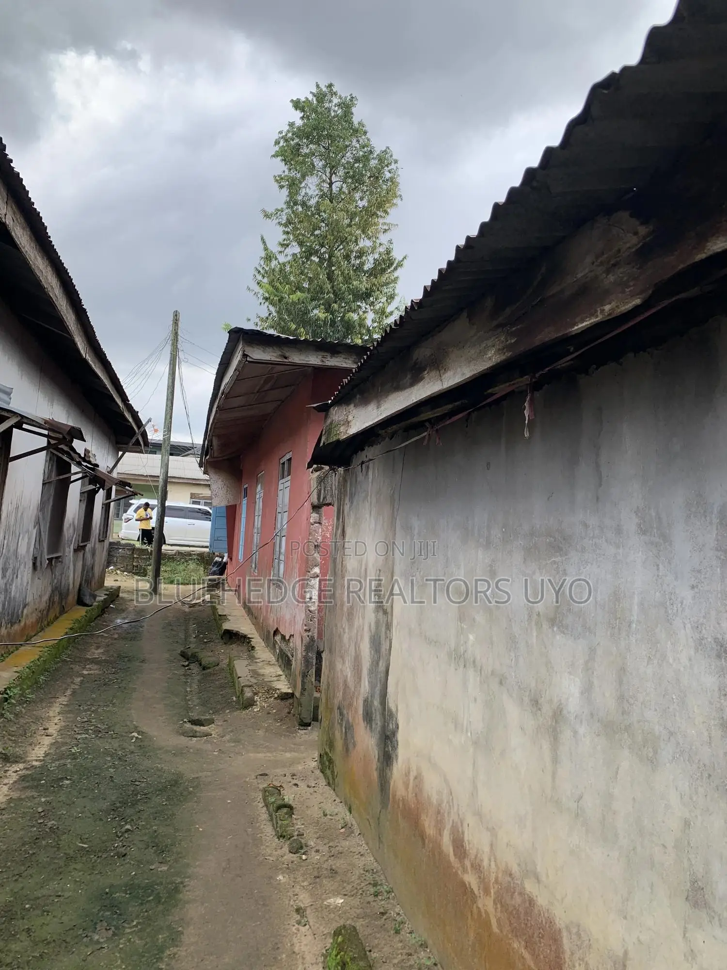 4bdrm Bungalow in Itiam Street, Uyo for sale