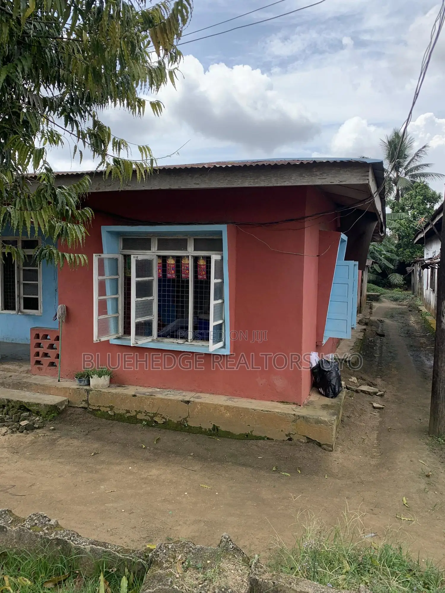 4bdrm Bungalow in Itiam Street, Uyo for sale