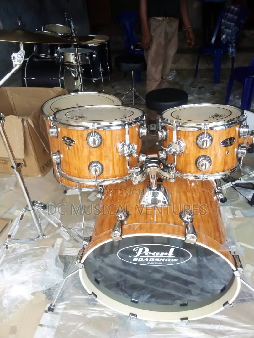 Pearl Roadshow Drum Set