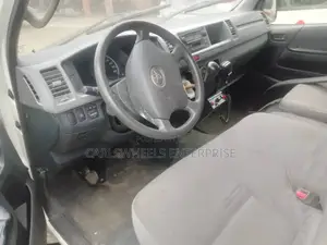 Toyota HiAce 2017 Beige