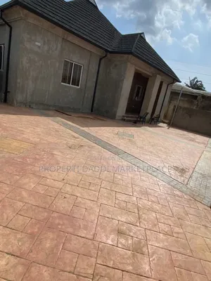 4bdrm Bungalow in Ayobo for sale