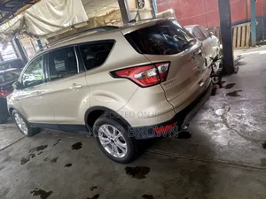 Ford Escape SE 4x4 2018 Gold