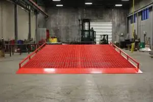 Industrial Lift Loading Ramp for Warehouse